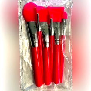 NWT Set of 6 Silicone Brushes